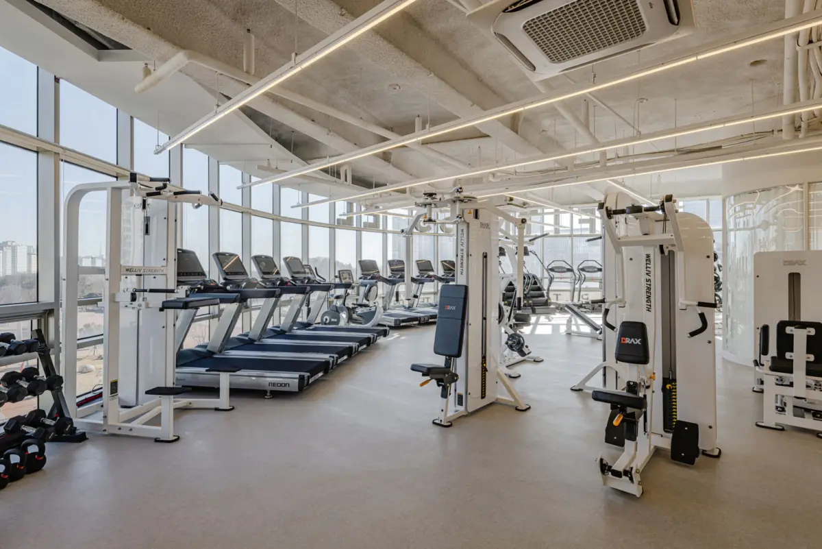 통유리 시티뷰 프리미엄 피트니스센터 인테리어